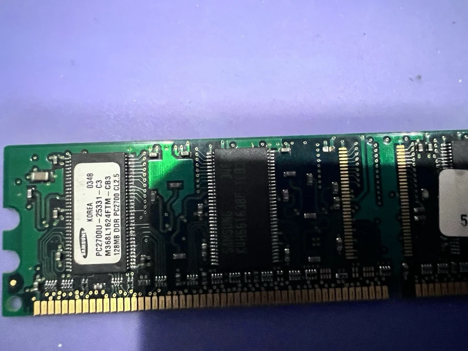 RAM de escritorio Samsung 128 MB DDR1 PC-2700 (DDR-333) M368L1624FTM-CB3 Foto 2 de 4