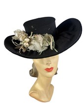 Vintage 1940s Women  s Black Velvet Tilt Hat With Flowers Size XS