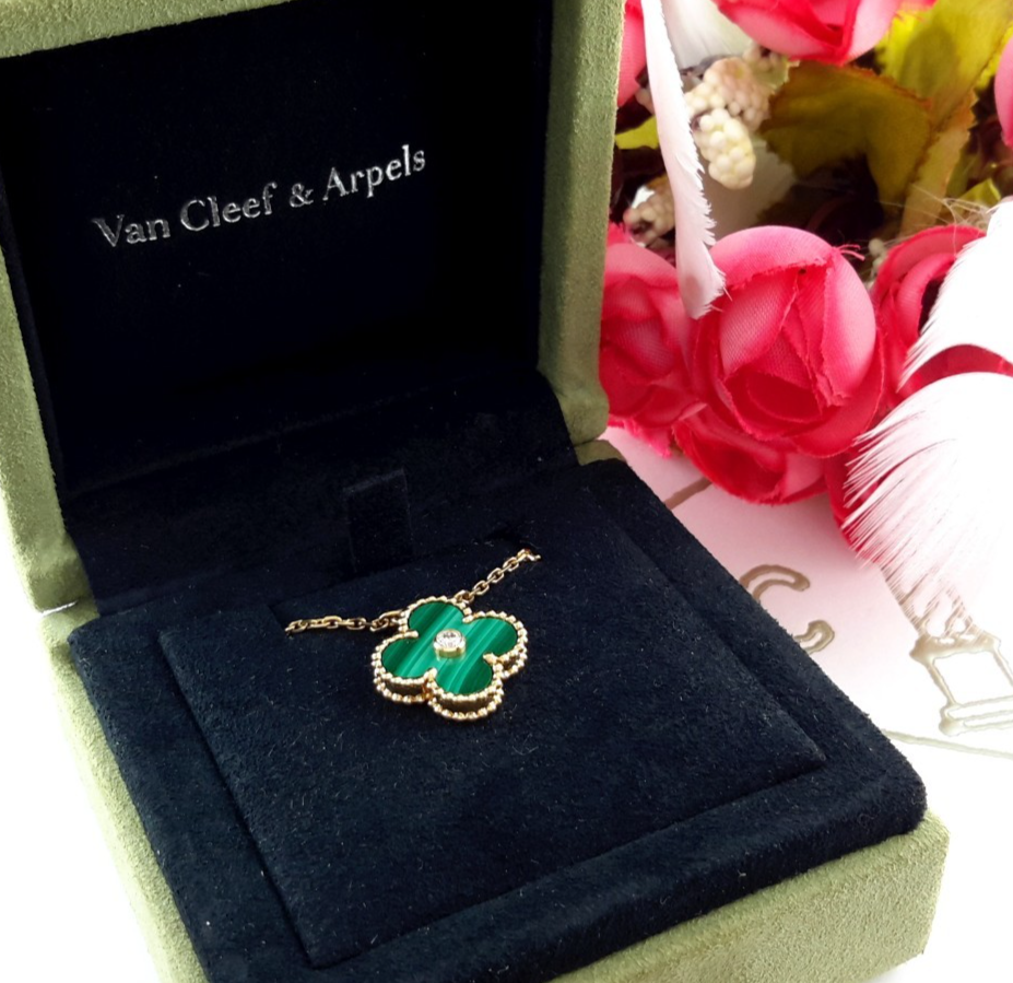 VAN CLEEF & ARPELS MALACHITE ALHAMBRA NECKLACE 18K YG W/ BOX