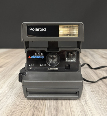 Polaroid 636 Closeup Instant Film Camera 600 Series TESTED Excellent Condition