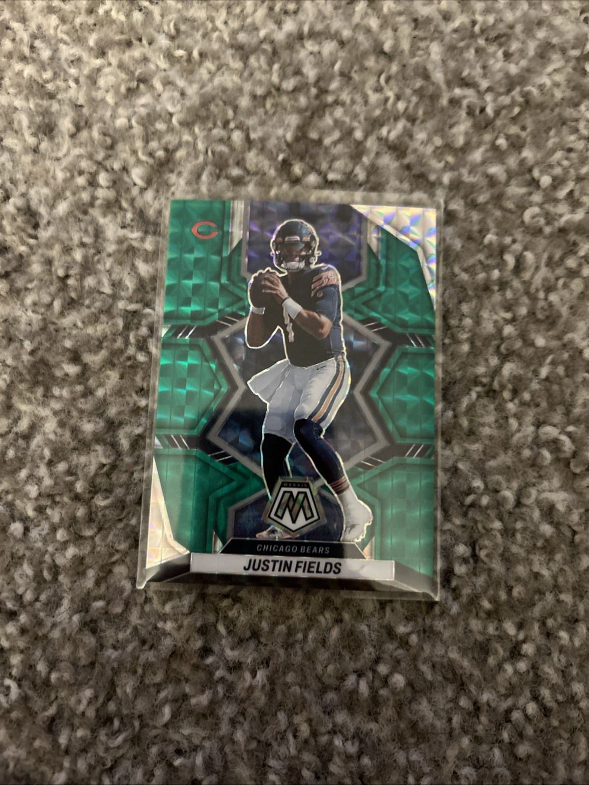 2022 Panini Mosaic Justin Fields Green Mosaic Prizm #33 Chicago Bears