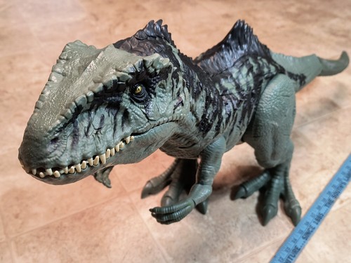 Jurassic World Dominion Super Colossal Giganotosaurus 39 Inch Dinosaur Figure - Picture 4 of 10