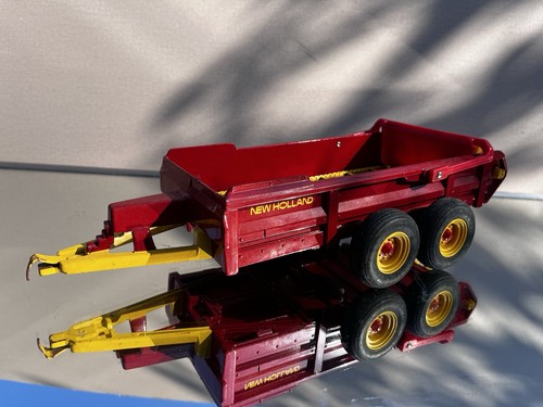 Vintage ERTL New Holland Tandem Axle Manure Spreader 1:16 Scale Metal Diecast