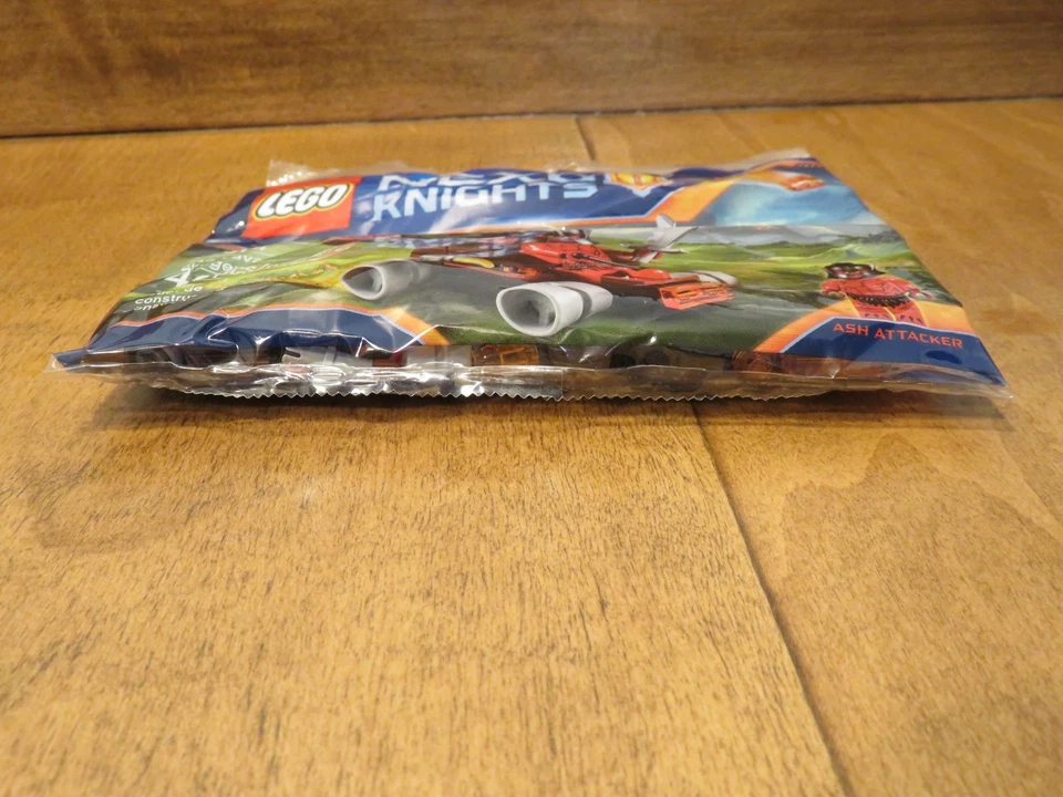 LEGO Nexo Knights 30374 The Lava Slinger, New, Sealed, Retired - Image 3 of 4