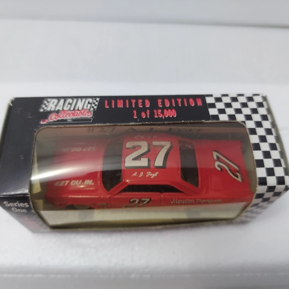 A.J. Ford Fastback 1965 Foyt #27 Sheraton Thompson 1:64 RCCA Legend Series Foto 4 de 4
