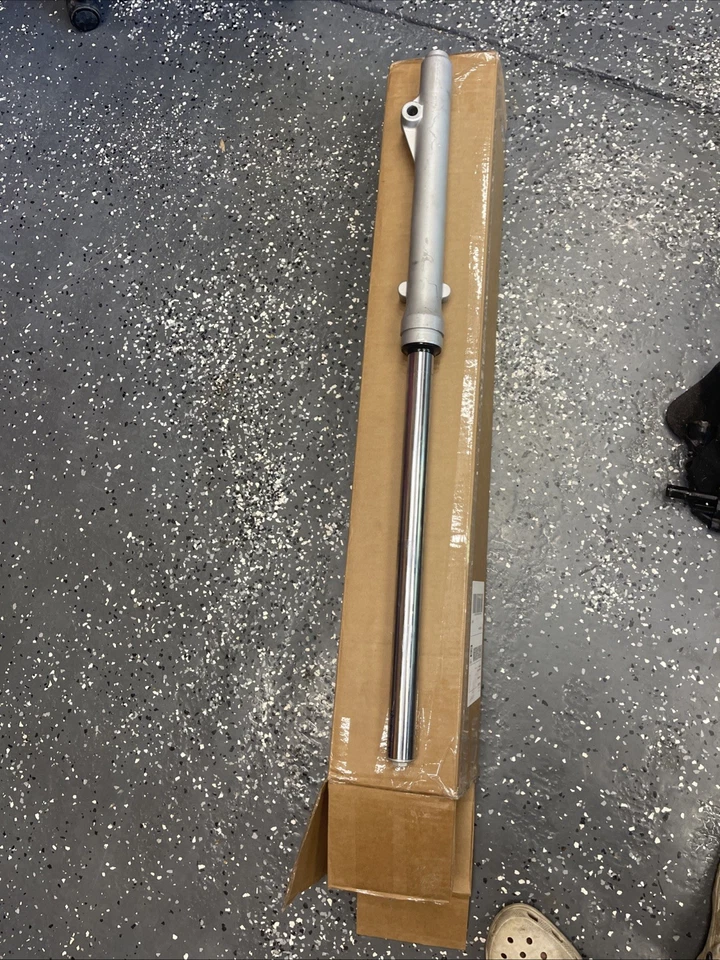 2009-2025 Yamaha Xt250 Front Right Fork - Image 3 of 4