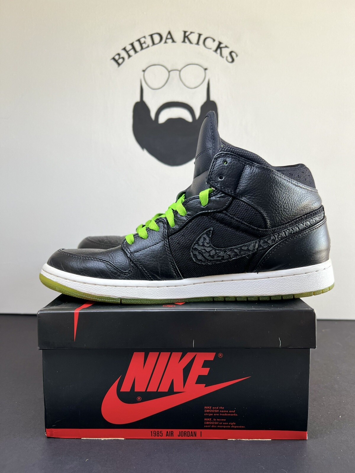 air jordan 1 phat black action green