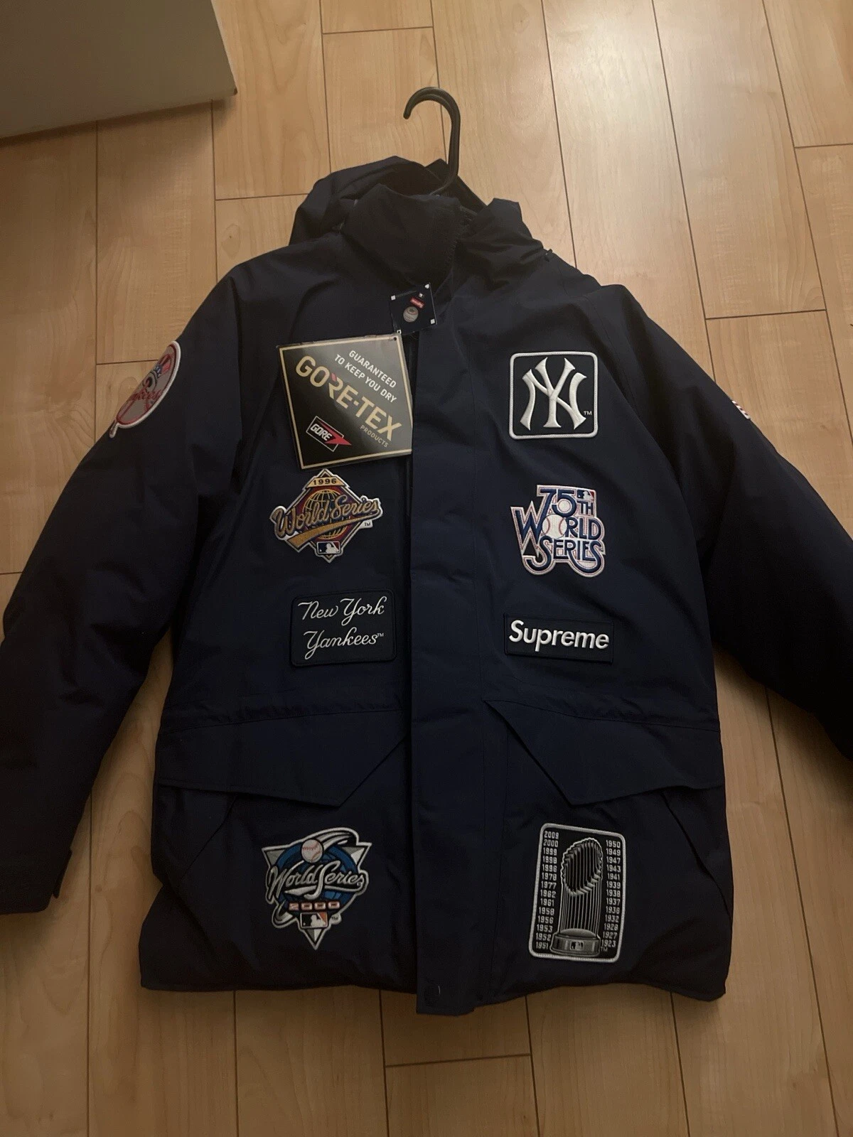 Doudoune homme Supreme New York Yankees Navy Gore Tex 700 Fill Small