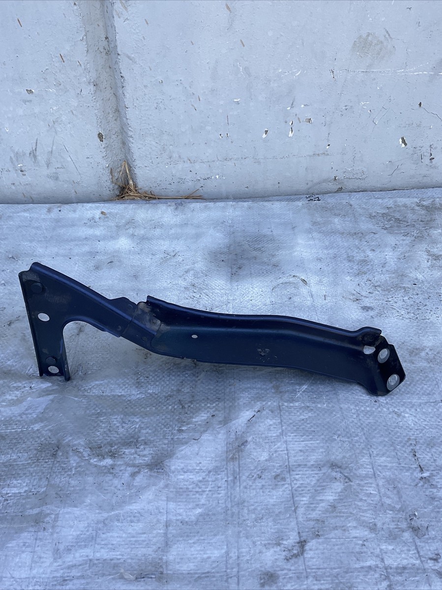 2008-2016 AUDI A5 - Front Right Fender Support Bracket 8T0821136A