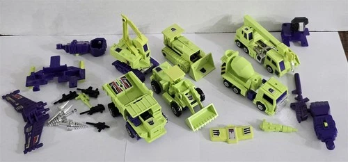 B-175 VINTAGE 1980'S HASBRO G1 TRANSFORMERS DEVASTATOR ACTION FIGURE