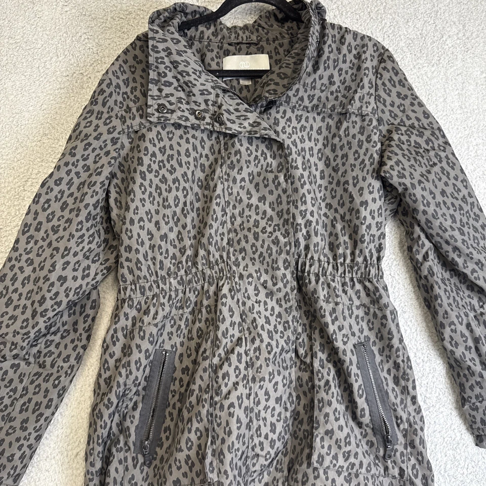 Chaqueta para mujer Tart Collections grande ligera resistente al agua cintura ceñida Foto 2 de 4