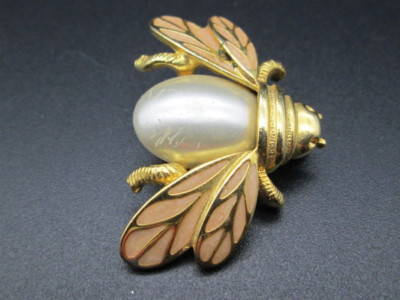 Jelly Belly Cicada Bee Faux Pearl Enamel Brooch Pin Gold Tone Estate 1.5'' *Scuff