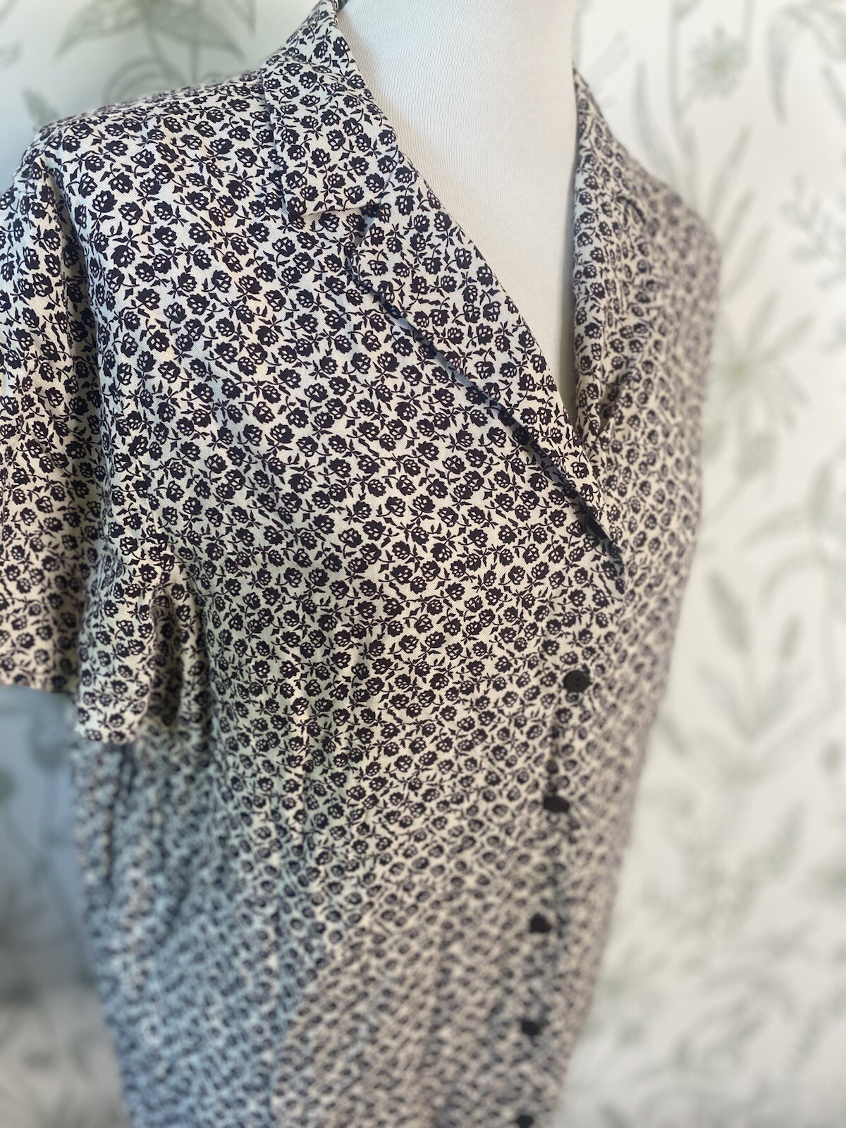 Gap Maternity Size Small Button Front - image 7