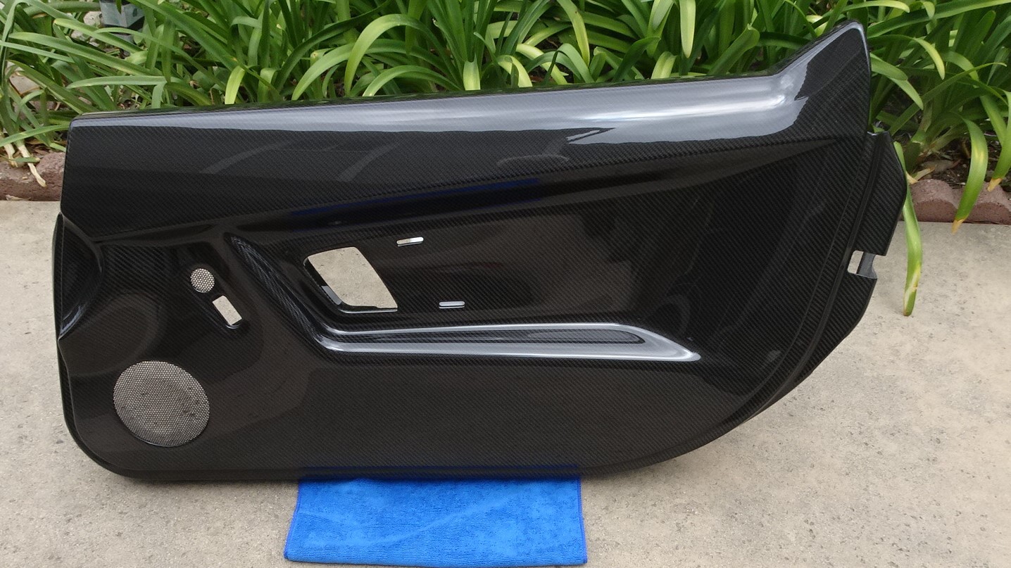 LAMBORGHINI  SUPERLEGGERA  SPIDER RIGHT CARBON FIBER DOOR PANEL 407887105AR
