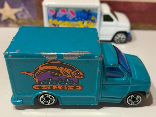 MATCHBOX FORD BOX VAN X2. WHITE/SPONGEBOB & DARK AQUA 1:80 LOOSE - Picture 2 of 8