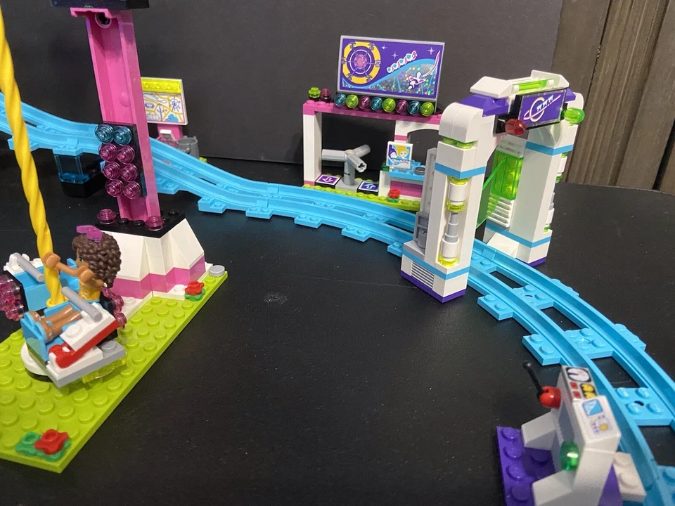 - LEGO Friends Parque de Atracciones 41130 Montaña Rusa Columpios Paseos Puerta Emma Andrea Foto 4 de 4