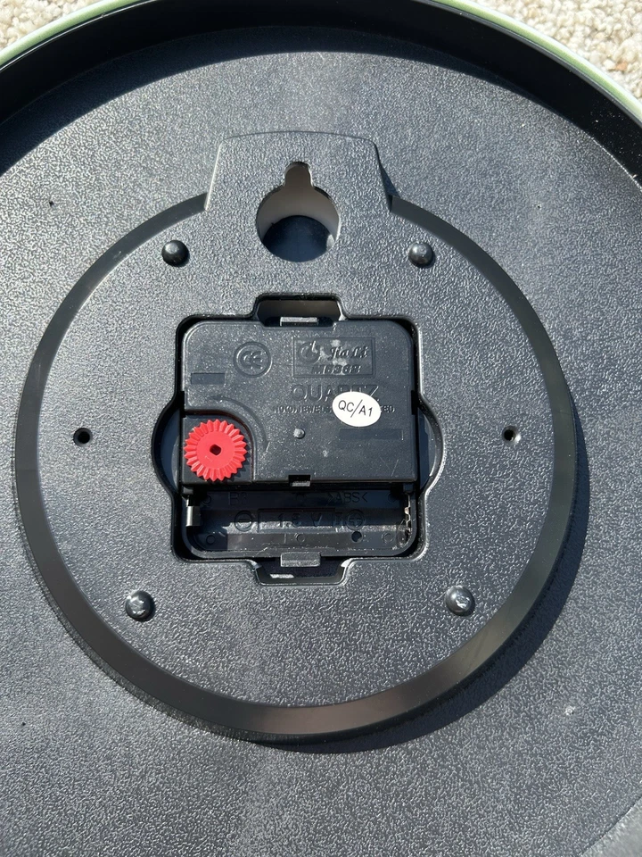 Cute Simple Lion Silent Non Ticking Wall Clock Second Hand Runs Smooth 10" Mint - Image 4 of 4