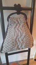 Shopper aus hellgrauer reiner Wolle mit Innenfell, handgestrickt, Unikat 