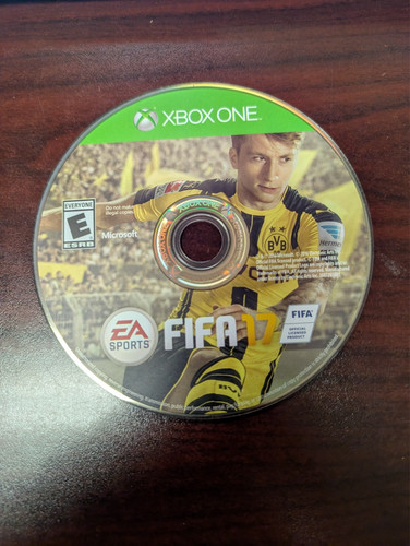 FIFA 17 (Xbox One) NO TRACKING - DISC ONLY