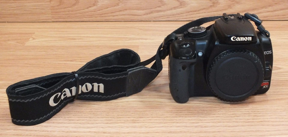 *FOR PARTS* Canon EOS Rebel XTi (DS126151) 8.1V Digital Camera **READ** - Image 2 of 4