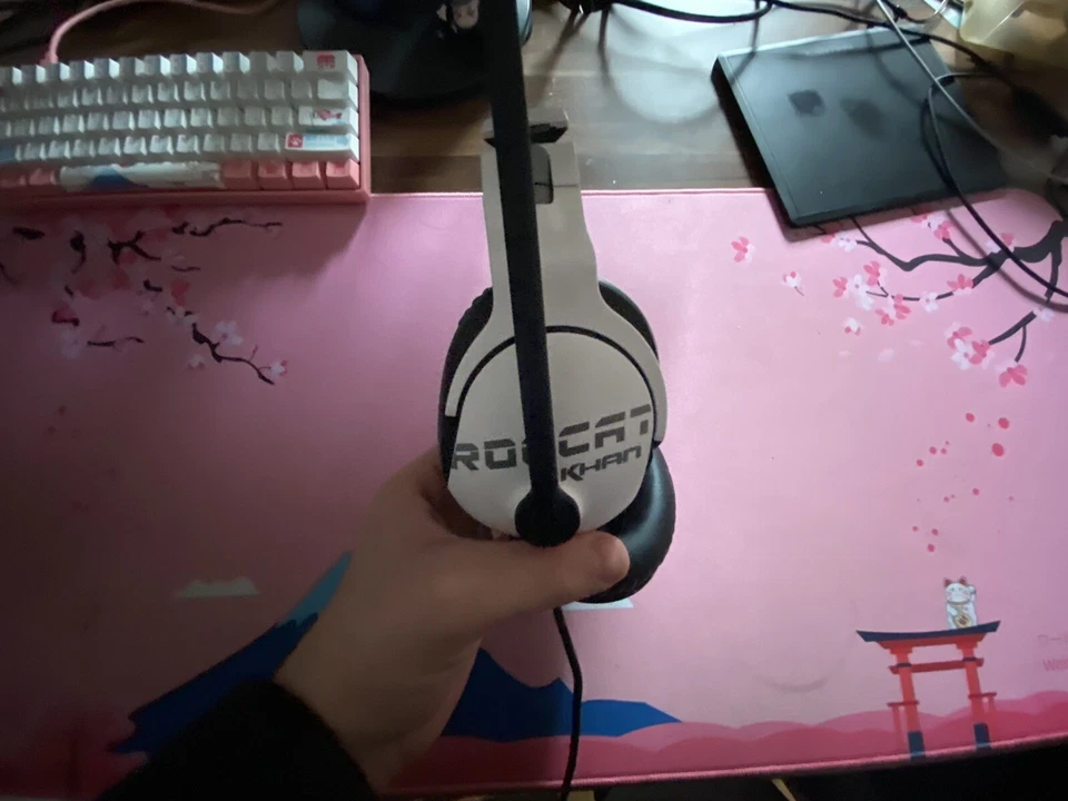 ROCCAT Khan Pro - Hi-Res Esports Gaming Headset, Weis. - Bild 4 von 4