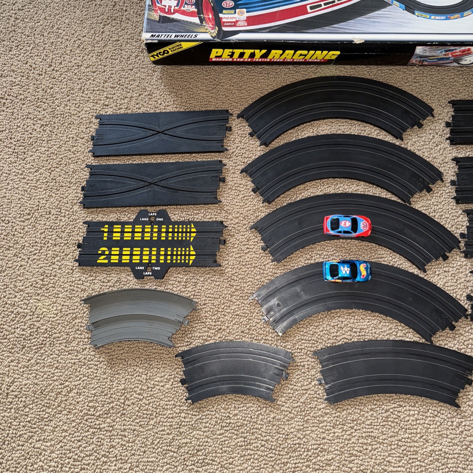 Tyco 440 Magnum 440  Petty Racing HO Slot Car Race Set