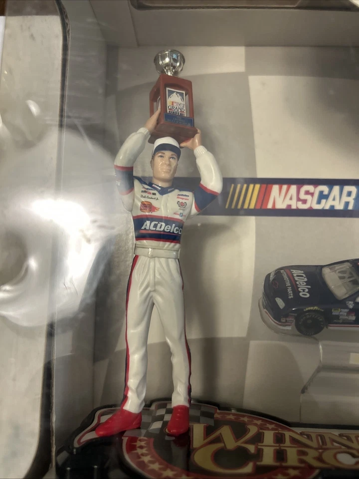 Figura Winners Circle NASCAR Dale Earnhardt Jr. 1998 Campeonato AC Delco Aa Foto 3 de 4