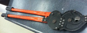 KLEIN TOOLS 63700 HEAVY DUTY RATCHETING CABLE CUTTER, CUTS STEEL AND ACSR, 36" L
