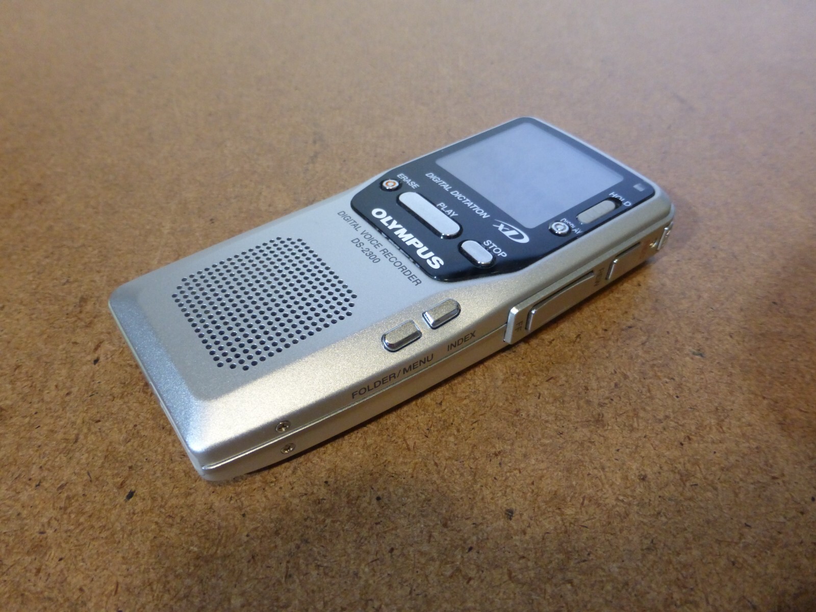 (CIB) OLYMPUS DS-2300 Professional Digital Voice Recorder w/ 16MB XD Card
