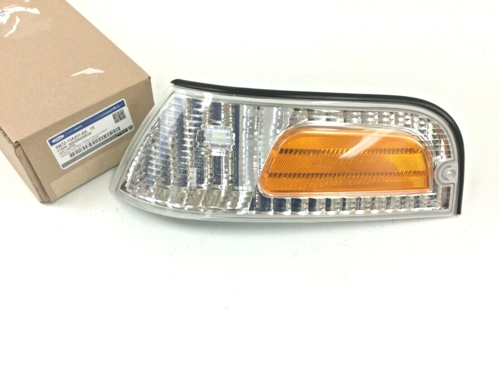 20062011 Ford Crown Victoria LH Driver Front Marker Lamp new OEM 6W7Z15A201BA eBay