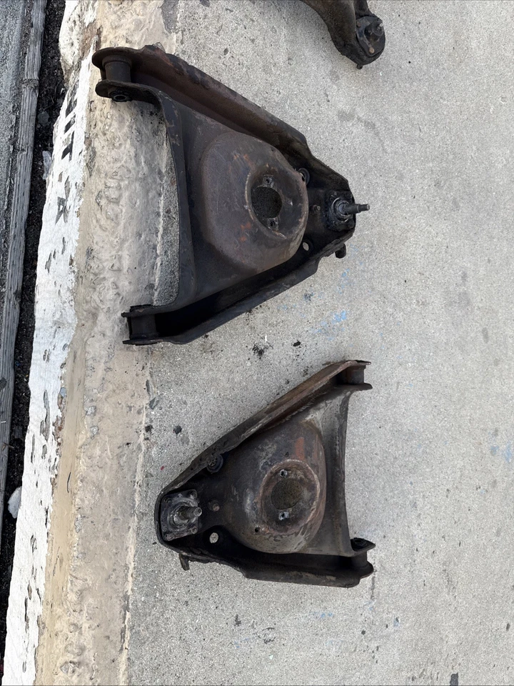 Braços de controle inferiores 1959–1960 Pontiac Catalina, Bonneville - Imagem 4 de 4