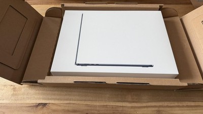 Apple MacBook Air 15'' M3 Chip 16GB RAM 256GB SSD Mitternacht Unbenutzt Neuwertig
