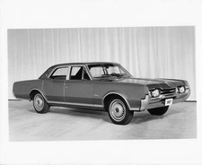 1967 Oldsmobile Cutlass Supreme Town Sedan Press Photo And Release 0108