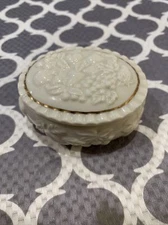 VINTAGE LENOX TRINKET BOX WITH GOLD TRIM ON LID EMBOSSED FRUITS BEIGE 1998 OVAL