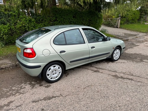 VERY LOW MILEGE CHEAP AUTOMATIC - Picture 3 of 11