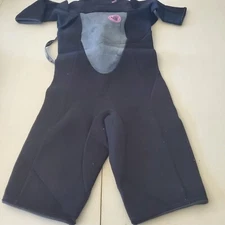NEW BODY GLOVE WOMENS SIZE 11/12 WETSUIT SHORTY SURFING SWIM PADDLE BOARD DIVING