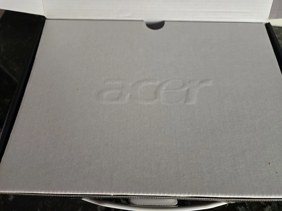 Acer Aspire One D225E Mini Laptop ×OPEN BOX× - Image 2 of 4