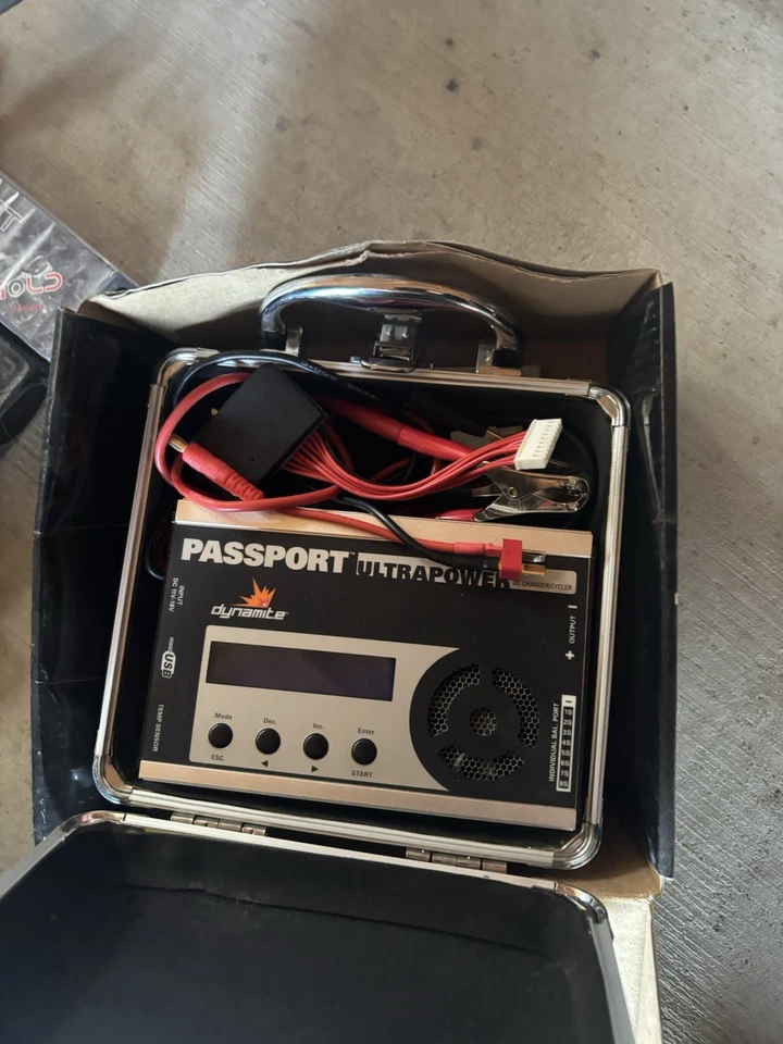 Remote control car Lot With Controllers And Batteries And Other Accessories ￼ - Image 3 of 4