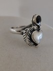 ​Vintage 925 Sterling Silver Mother of Pearl Heart Black Onyx Feather Ring Sz 5 — photo 2