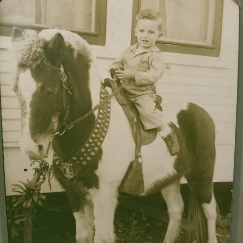 Vintage 1930s Little Boy on Pony Photograph Art Deco Folding Frame Stand 4" x 6" - Picture 2 of 6