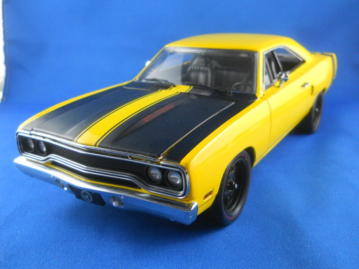GMP/'70 Plymouthプリムス RoadRunner 1/18 1/18 GMP 1970 Plymouth Road Runner (Yellow) Diecast Car