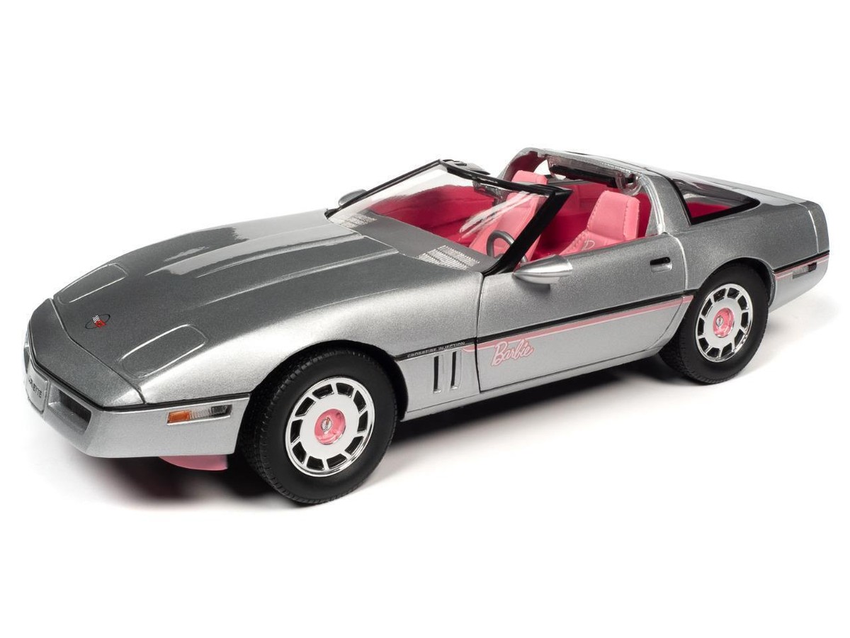 VERSUSバービー Auto World AWSS142 1/18 Scale Barbie 1986 Chevy Silver Vette