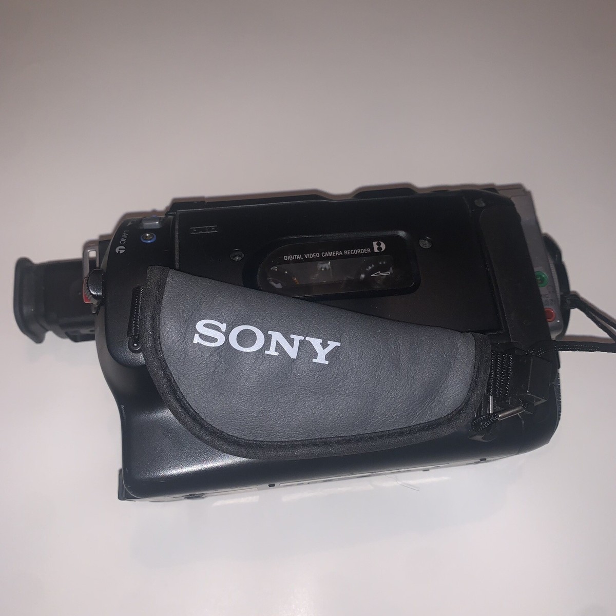 Sony DCR-TRV103 Digital8 Hi8 8mm Video8 Camcorder VCR Player Video