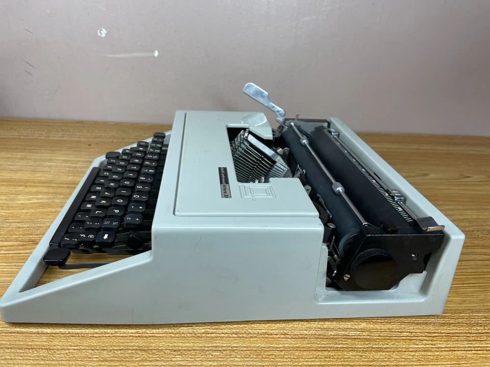 Olivetti Lettera 31 1968 máquina de escribir portátil vintage reparada Italia Foto 4 de 4