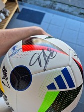 Ballon dédicacé par 13 joueurs de l'équipe de Belgique (kdb, courtois, doku..)