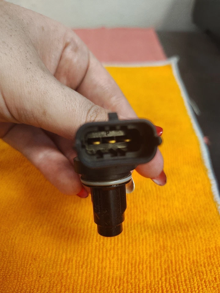 Sensor de posición del árbol de levas Hyundai Accent 2015-2017 Foto 4 de 4