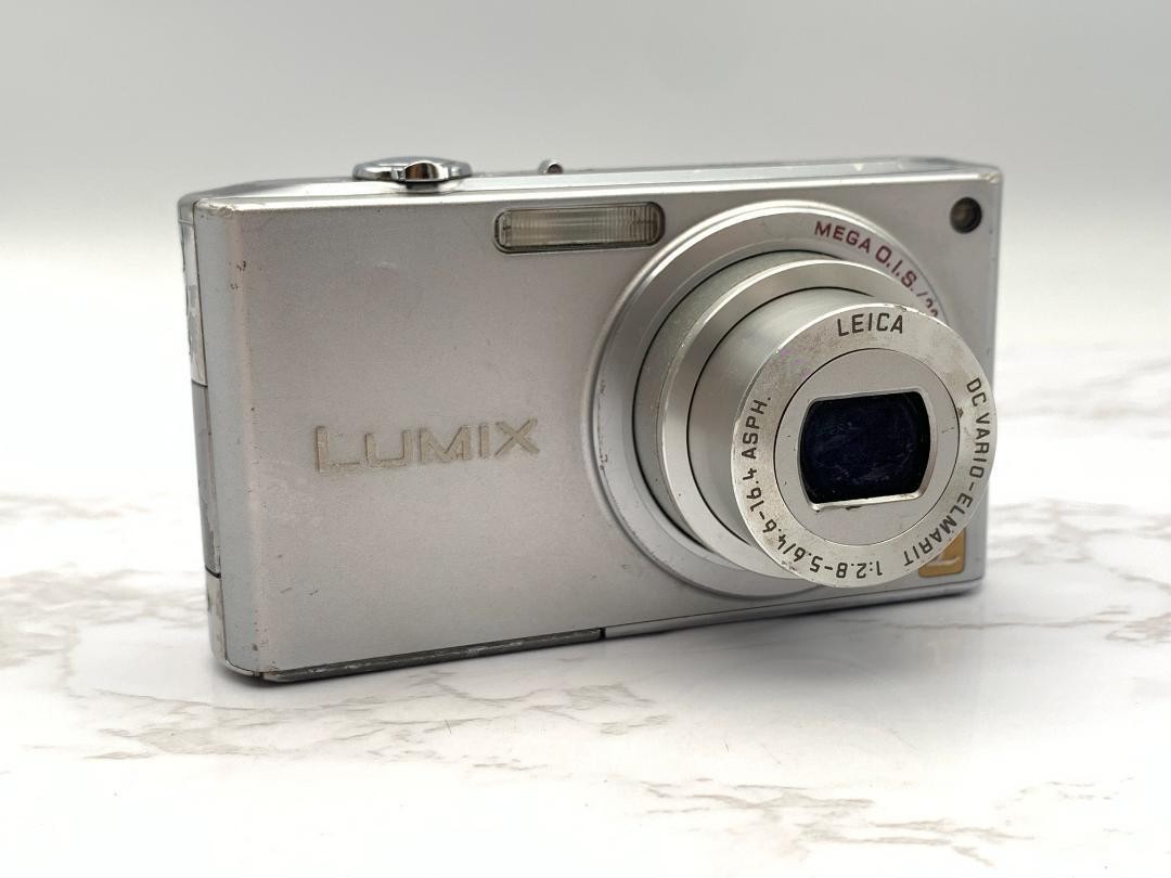 Panasonic Lumix DMC FX33 Digital Camera Silver with Battery