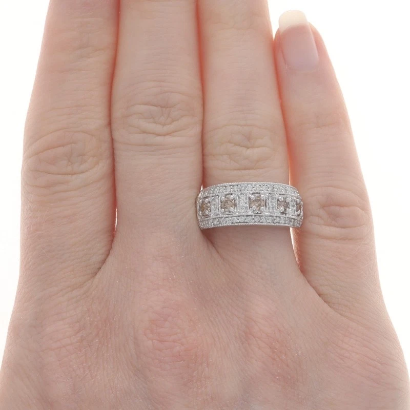 Banda de cóctel con racimo de diamantes EFFY - Anillo Milgrain redondo de oro blanco de 14 k de 1,00 ctw Foto 2 de 4