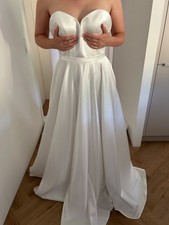 Weißes Satin Brautkleid A-Linie trägerlos m...