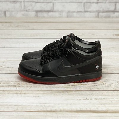 Nike SB Staple Pigeon Black Dunk Low Miniature Sneakers Pair 1/6 Scale Figure